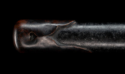 Katana antiguo japonés de la época Muromachi con nakago suriage, saya con laca ishime y kojiri de cuerno calado tipo inome