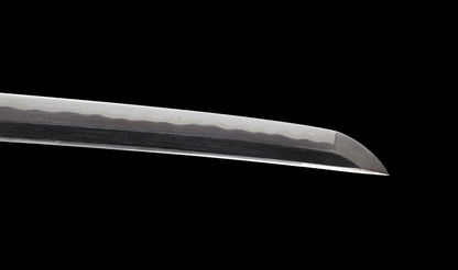 Katana antiguo japonés de la época Muromachi con nakago suriage, saya con laca ishime y kojiri de cuerno calado tipo inome