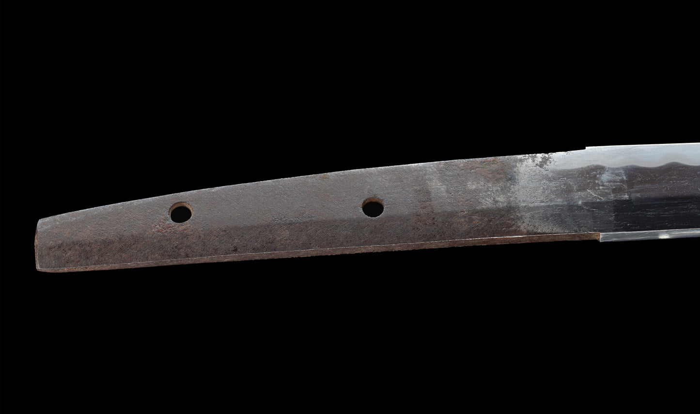 Katana antiguo japonés de la época Muromachi con nakago suriage, saya con laca ishime y kojiri de cuerno calado tipo inome