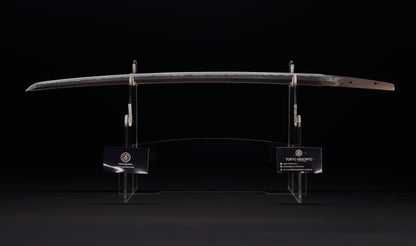 Katana antiguo japonés de la época Muromachi con nakago suriage, saya con laca ishime y kojiri de cuerno calado tipo inome
