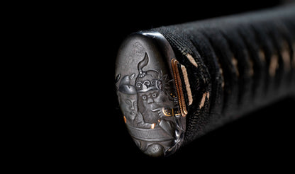 Katana ancien japonais avec hamon gunome large, tobiyaki et saya en laque à rayures diagonales — Shintō de l'époque Edo