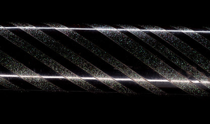 Katana ancien japonais avec hamon gunome large, tobiyaki et saya en laque à rayures diagonales — Shintō de l'époque Edo