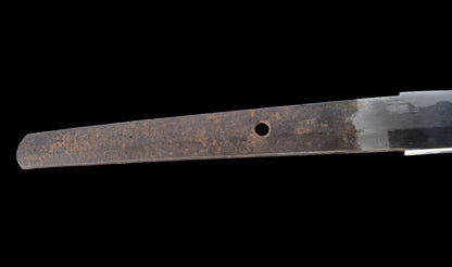 Katana ancien japonais avec hamon gunome large, tobiyaki et saya en laque à rayures diagonales — Shintō de l'époque Edo