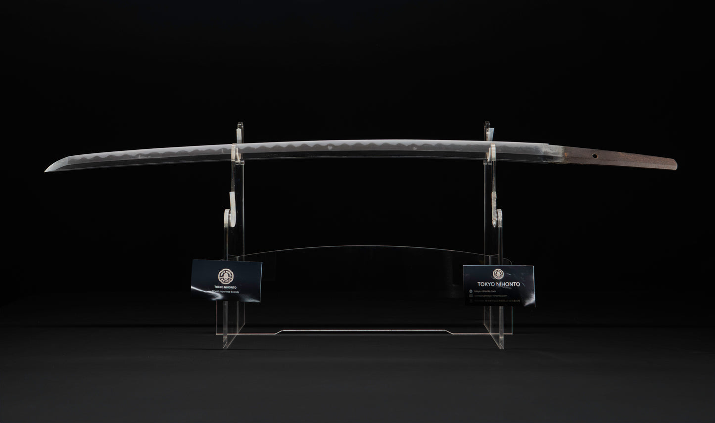 Katana ancien japonais avec hamon gunome large, tobiyaki et saya en laque à rayures diagonales — Shintō de l'époque Edo
