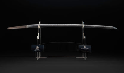 Katana ancien japonais avec hamon gunome large, tobiyaki et saya en laque à rayures diagonales — Shintō de l'époque Edo