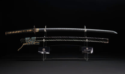 Katana ancien japonais avec hamon gunome large, tobiyaki et saya en laque à rayures diagonales — Shintō de l'époque Edo