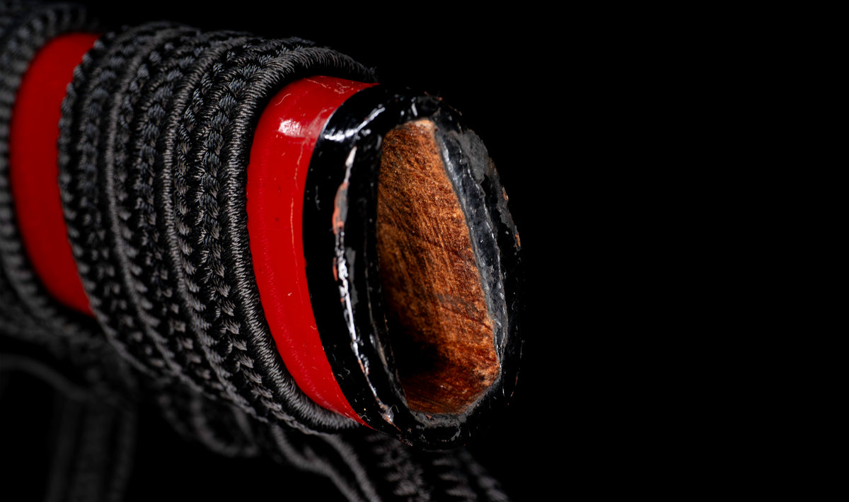 Antique Japanese Muromachi Katana Sword, Ō-suriage Mumei with Gunome Hamon, Gold Shishi Fuchi and Red and Black Lacquer Saya