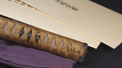 Katana japonesa antigua de Kaifu con doble Hozon y tsuba Gunbai de Myōchin