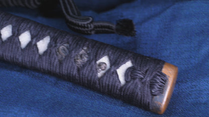Katana japonais antique, signé Jumyo à lame ubu avec koshirae noir roiro - NBTHK Hozon